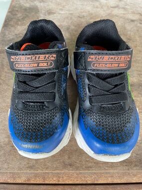 Skechers Kids' Flex-Glow Bolt Black and Blue Athletic Shoe - Boys size 5